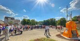Zahlreiche Besucher versammelten sich auf dem Adolf-Zimmermann-Platz